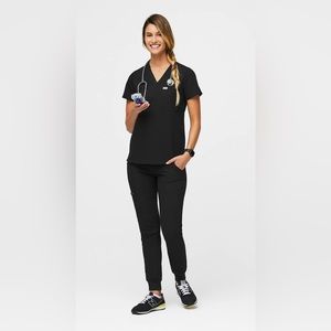 FIGS black scrub set